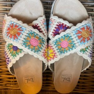 Dirty Laundry (by Chinese Laundry) crochet slip on sandals